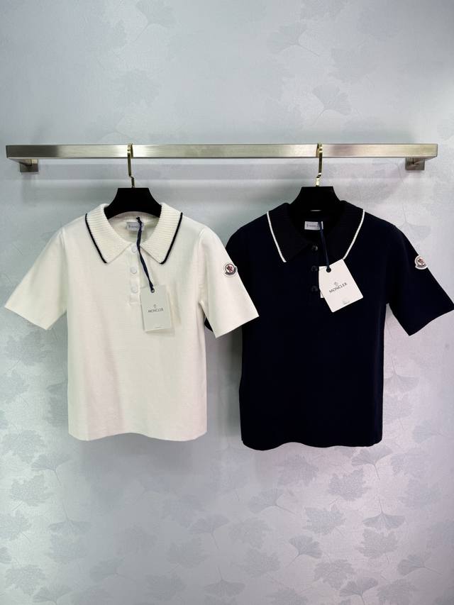 Mo*2025春夏新款针织Polo衫，翻领设计，袖口有品牌Logo刺绣，凸显轻奢时髦气质 单穿叠穿均可 四季时尚穿搭首选 2色3码Sml T226B.