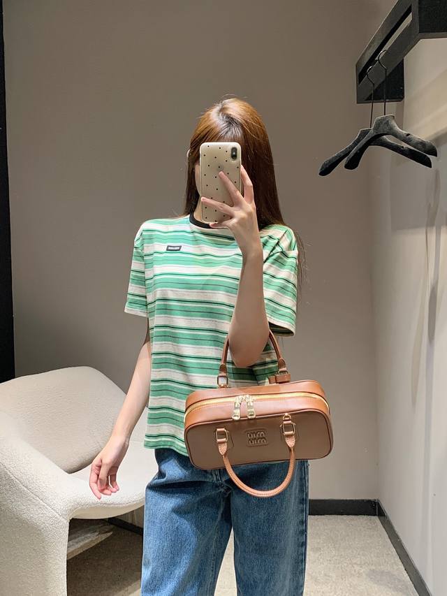 Miumi* 25Ss春夏新款 微标条纹圆领短袖T恤丨独家高版出品！经典复古条纹撞色时髦有风格 上身真的超显气质 路上回头率和询问度最高的单品无疑想要衣柜里有一