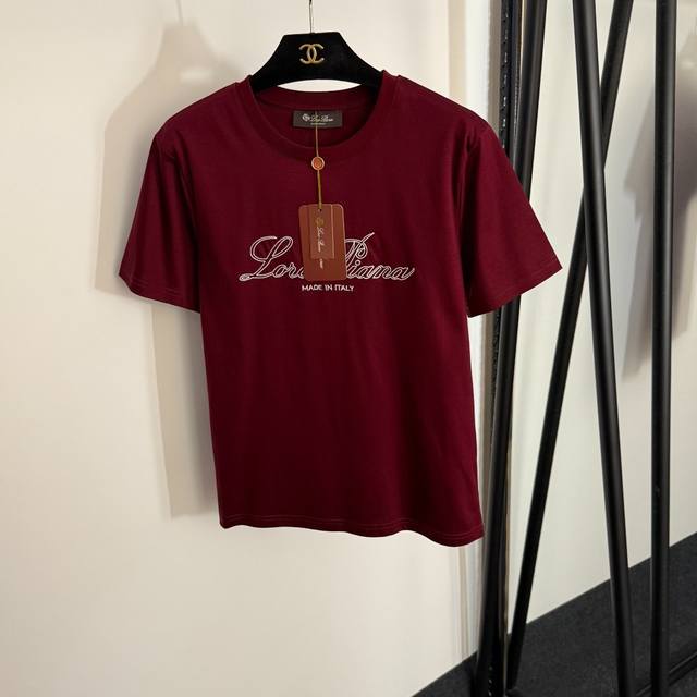 款号20254034 Loro Piana*Lp新款 简约Logo刺绣字母短袖T恤，白色，红色，黑色，Sml， M码；肩宽41，胸围92，袖长19，长61 .