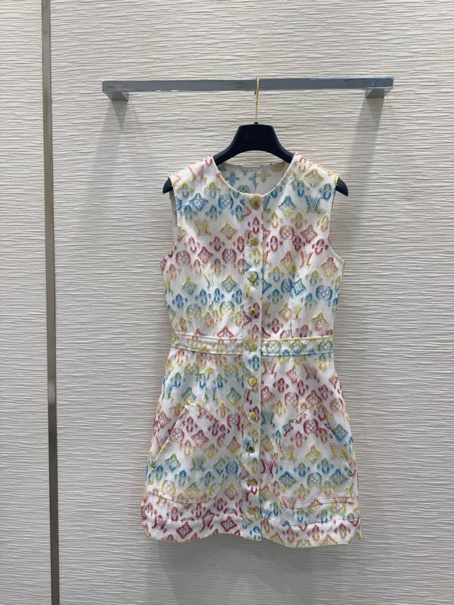 Louis Vuitto* 2025Ss新款 全系列出品 提花面料 整件立体剪裁 全方位精致做工 里里外外都好好看 明星穿搭 上身超级遮肉显瘦 超拉腿部比例 巨