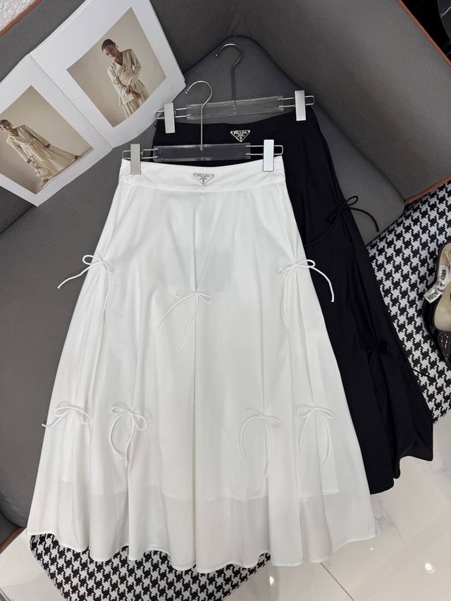 Prad* 25Ss新款半身裙 经典三角标蝴蝶结装饰 高品质 两色三码Smlp..