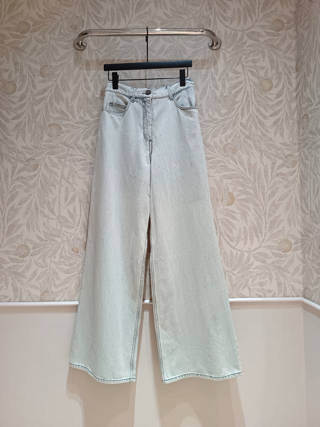 现货 款号9P 中古牛仔裤Vintage中古现在依然很时髦，有钱也买不到系列酷酷的、干净利落的设计，后口袋Logo绣花，高腰直筒版型，秒变大长腿，任何风格均可驾