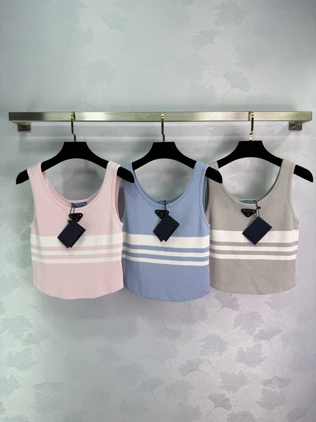 25夏季Prada *U领弹力三角牌潮酷版型百搭背心 粉色 灰色 蓝色 米白 黑色4色 尺码Sml 。T226B.