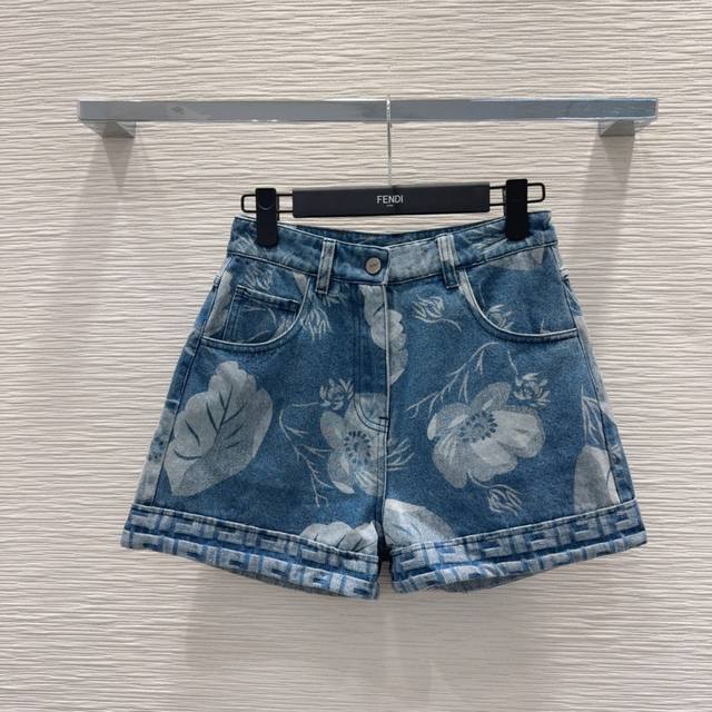 Fend* 2025Ss新款套装 高版出品~超时髦新款丹宁牛仔 个性色调上身又酷又飒爽 纹理细腻，棉感自然，既有筋骨感又不失柔软，超级漂亮！细节做工超级好，新品
