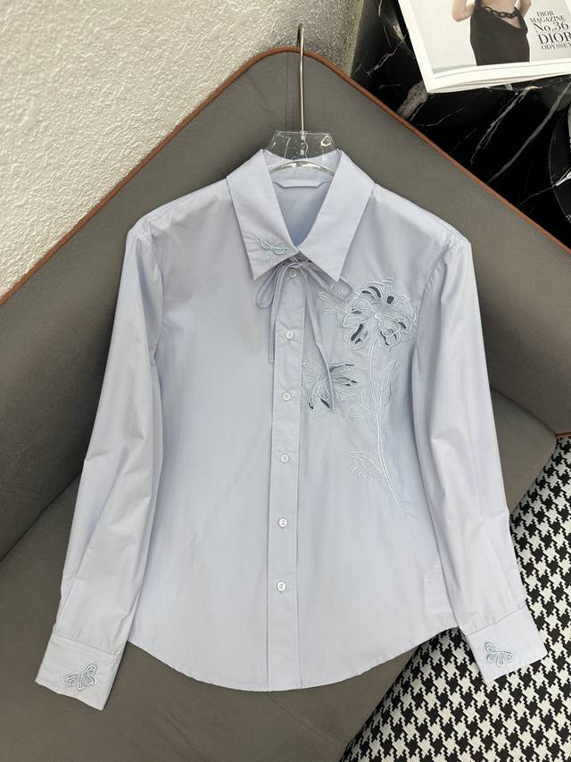 Gucc* 25Ss新款长袖衬衫 胸前花朵绣花装饰 高品质 单色三码Sml
