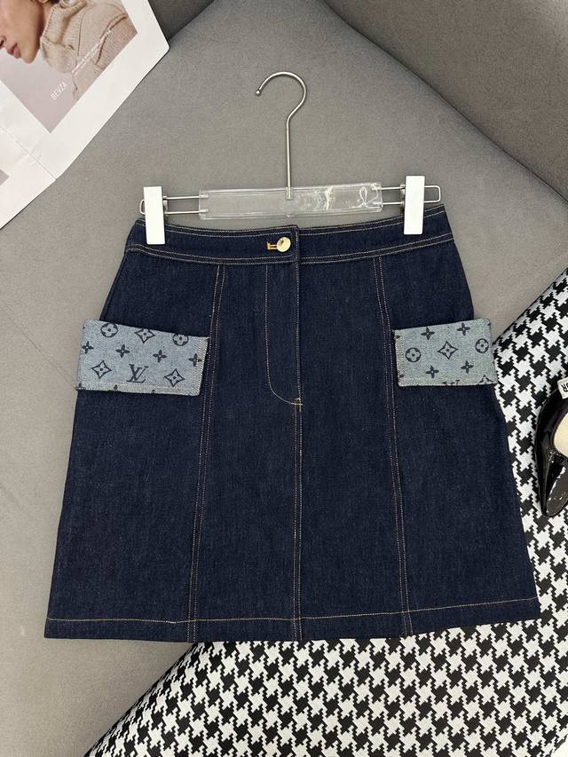 Louis Vuitto* 25Ss新款牛仔半裙 口袋老花印花拼接装饰 高品质 单色三码Sml.
