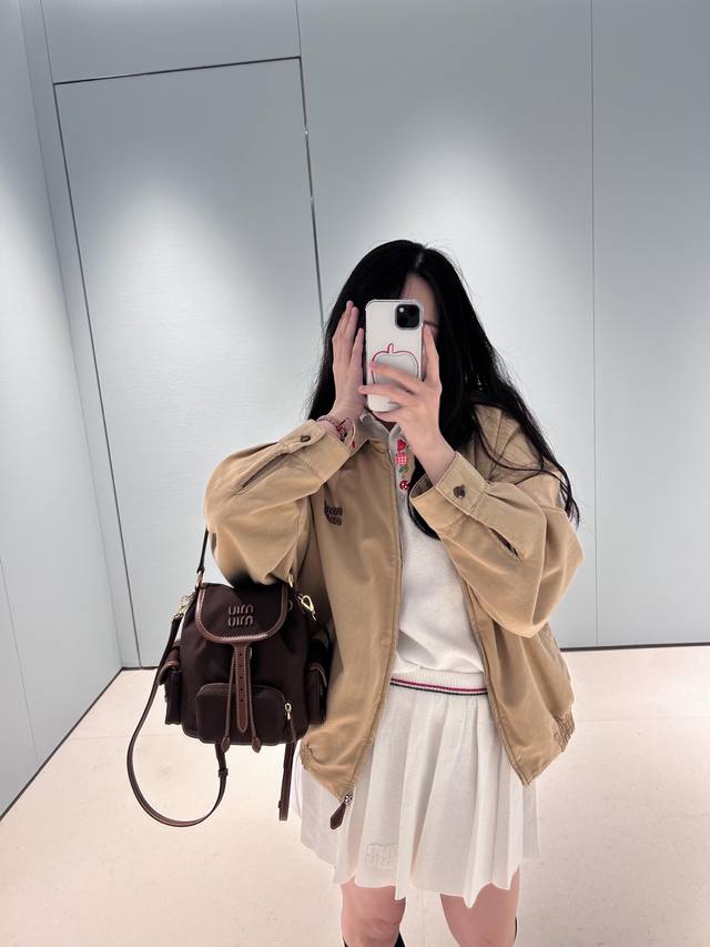Miumi* 25Fw早秋新款 学院风刺绣翻领夹克外套丨独家Yb开发！高版出品！进口斜纹棉牛仔材质 多重酵素水洗 皮字母贴布绣点缀 宽松休闲剪裁版型百搭不挑人，