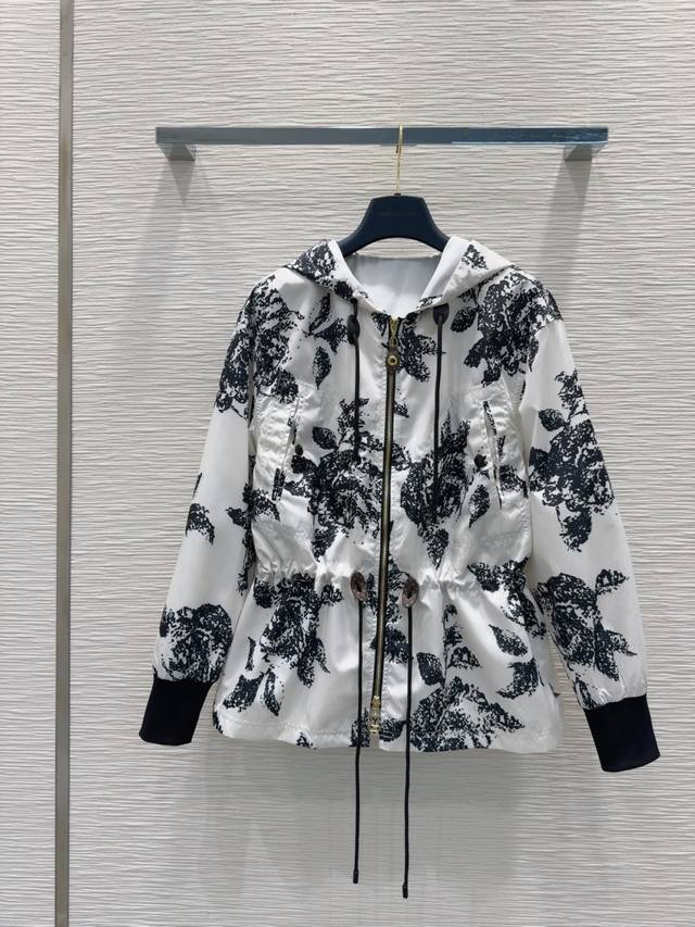 Louis Vuitto* 2025Ss新款套装 印花面料 简约中流露出高奢 整件衣服做工更是非常精细！ 版型简单一目了然，美伦美幻 低调又要引人注目，必选这款