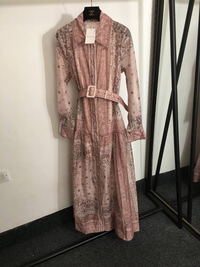 款号 4989 Zimmermann新款 复古花纹亚麻印花 翻领收腰长袖连衣裙 长裙，配腰带，吊带里衬，黑色，蓝色，粉色，S-Xl， L码；胸围92，长67；肩