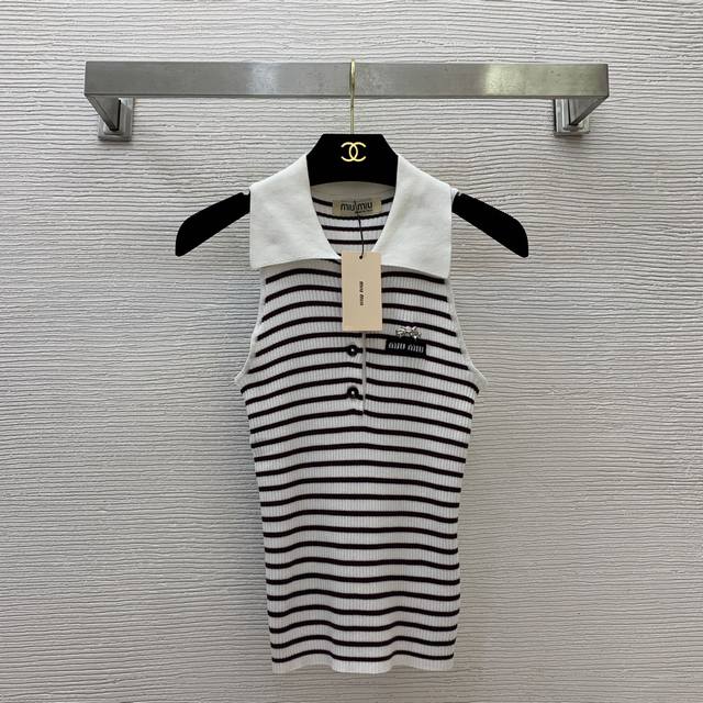 款号D25050327 Miumi*缪家新款 胸前字母Logo蝴蝶结配件装饰系扣门襟翻领修身显瘦无袖条纹针织衫！ M码：胸围60，衣长52