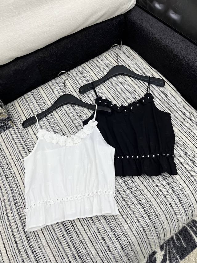爆款现货 原单品质 Chane*｜25新品重工花朵珍珠吊带 精致视觉效果 上身巨好看 定制最新元素 1:1定制 低调奢华！ 时髦精必备单品解锁所有穿搭！ 认准我
