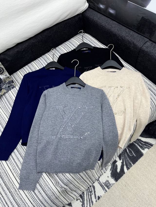 爆款现货 原单品质 Lv*｜25新品珠片刺绣圆领长袖针织衫 精致常规版型上身巨显瘦！高弹力 定制工艺 低调奢华！ 时髦精必备单品解锁所有穿搭！ 认准我家品质！经