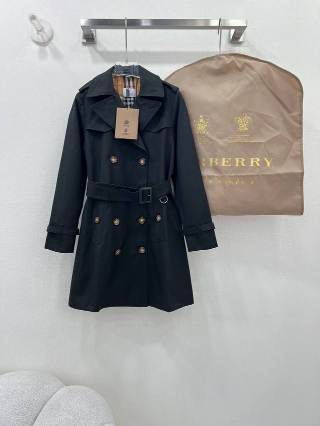 Burber*Y 博 柏利经典咏流传 伊斯灵顿风衣进口英国纺织棉 防渗水 嘎巴甸面料 质感立挺有型！现代解构主义利落修身剪裁，极简帅气的时髦高级感！Vintag