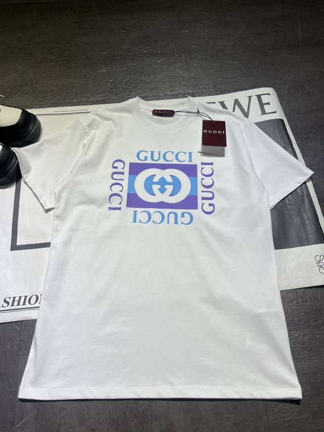 Gucc* 新款 新色方块印花圆领短袖T恤丨独家Yb开发！高版出品！宽松短袖T恤裁剪 凸显品牌格调 采用克重纯棉制成 垂坠感十足 呈现显瘦视觉效果 Yb开发 整