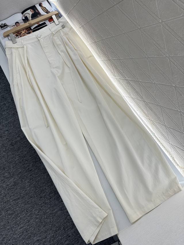 Chane*2025新品上架 抽绳工装长裤 定制Yb进口天丝棉材质 质感轻薄舒适 穿搭透气十足 工装长裤版型 立体剪裁更贴合人身腿部线条 包容身材展现长腿好比例