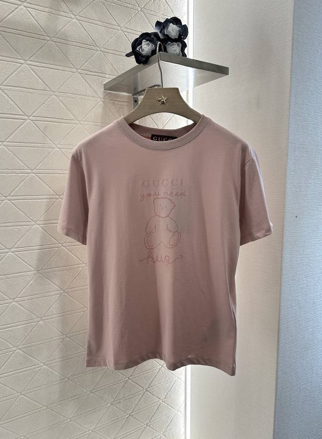 Gucc*2025新品上架 童趣印花圆领 定制Yb原生全棉材质 透气舒适 质感十足 修身短袖T恤裁剪 凸显品牌格调 采用克重纯棉制成 垂坠感十足 呈现显瘦视觉效