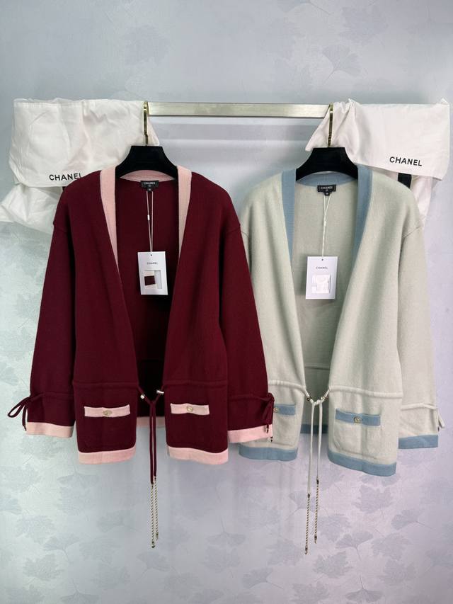 Ch*25 Af 小香秋季新品 真的美到失语 温柔的色系和羊绒材质结合在一起 软糯又舒适 巧妙的撞色设计 色彩上面层次分明 又很是高级 配防尘袋 4色3码Sml