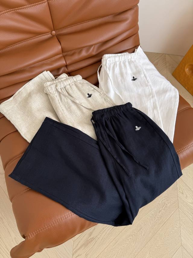 实穿系列 25Ss 土星Logo刺绣亚麻裤 日常休闲款 可通勤可度假 夏季凉感透气舒适系列 腰部带有松紧设计 穿起来特别舒服 直筒的版型 不挑腿型 采用亚麻面料