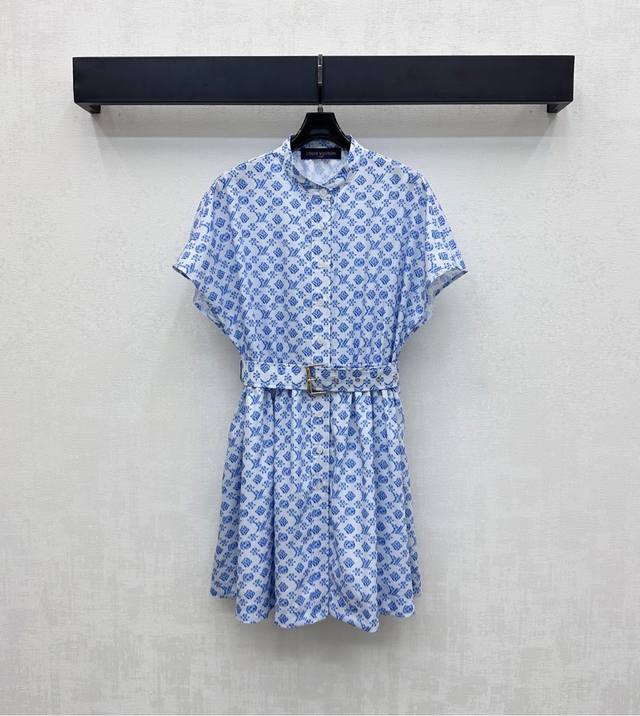 Louis Vuitto*2025新品上架 提花腰带衬衣裙 定制Yb进口提花全棉材质 舒适细腻 沿用纽扣调节配合本布穿孔腰带设计 增添造型层次感 更凸显腰胯线条