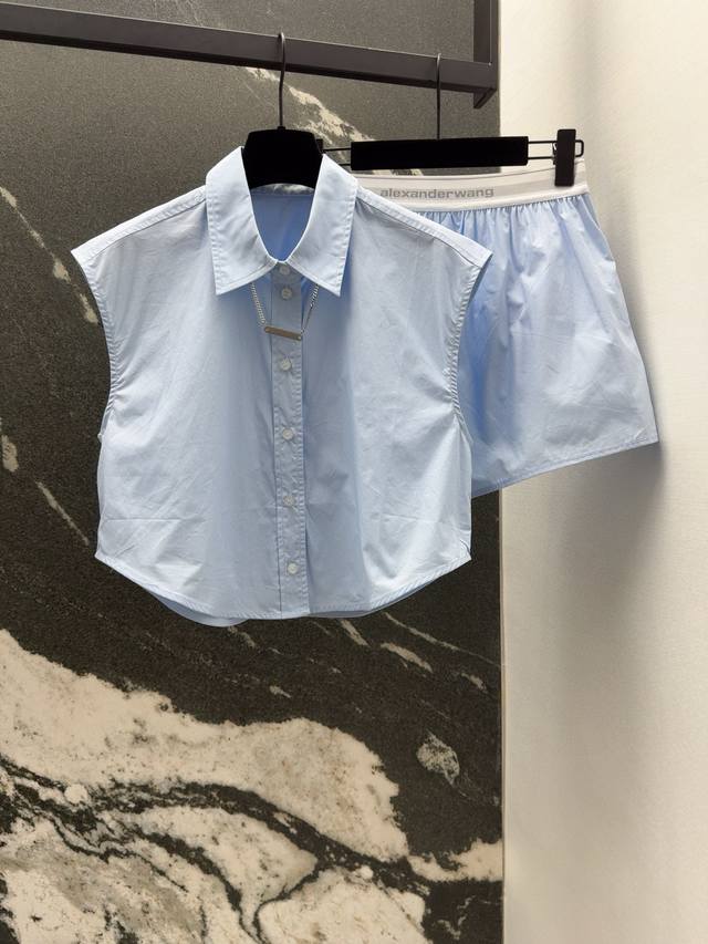 Aw 25Ss 春夏新品拼接织带翻领无袖衬衫搭配织带短裤套装 纯棉材质舒适亲肤 短款版型剪裁设计上身很显时髦感 可盐可甜减龄休闲风 简约的设计风格展现你的品味与