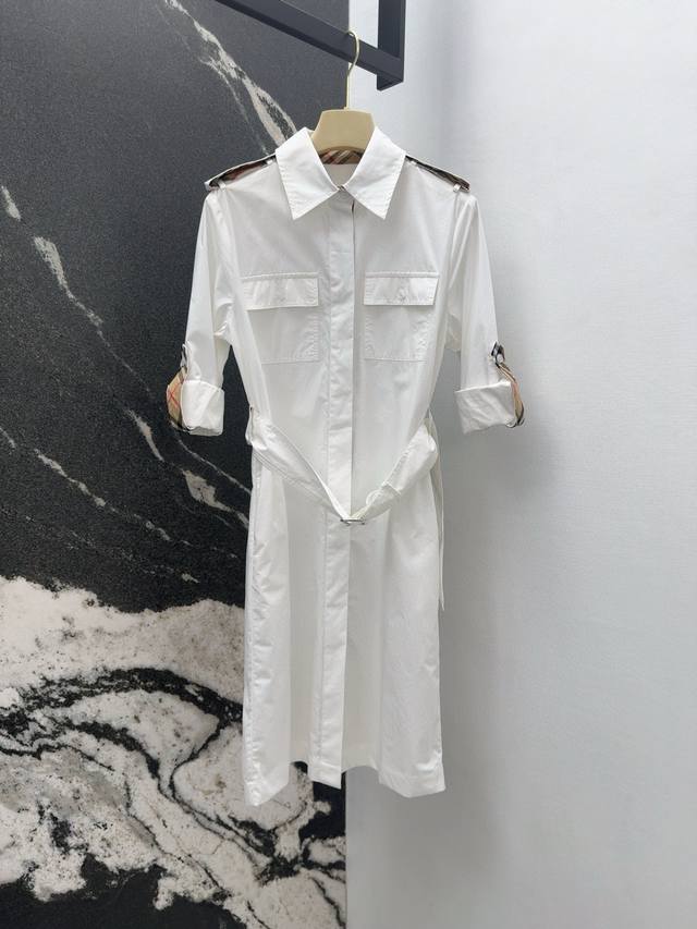 Bur 25Ss 春夏新品新季格纹系列 工装风双口袋翻领衬衫式连衣裙 端庄大方得体 经典格纹拼接做法 低调奢华又不失设计感 复古工装风格纹卷边袖口设计可盐可甜