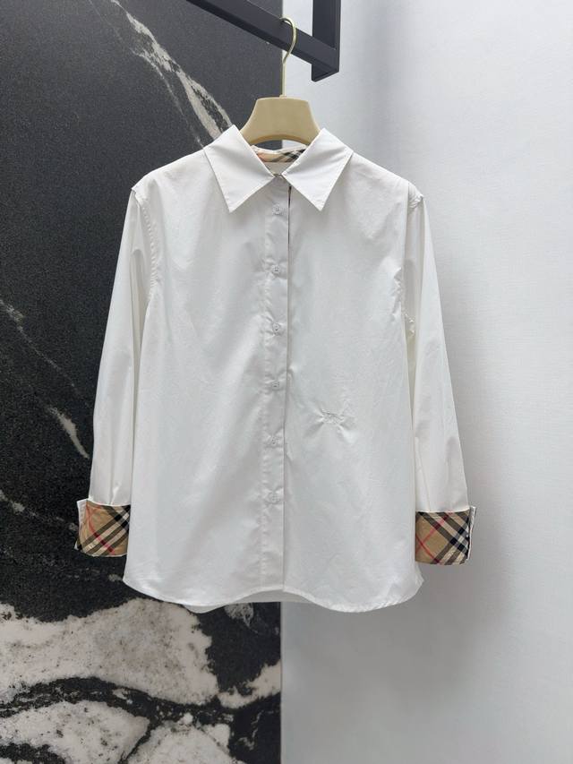 Bur 25Ss 春夏新品新季格纹系列 拼接格纹翻领长袖衬衫 端庄大方得体 经典格纹拼接做法 低调奢华又不失设计感 复古工装风格纹卷边袖口设计可盐可甜 高品质精
