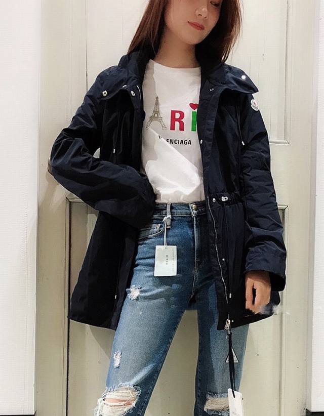 Moncler蒙口家！专柜款！定制金属字母Logo五金连帽拉链风衣外套！质量超赞！黑色绿色！码数1 2 3，现货发！ 2码胸围106衣长72