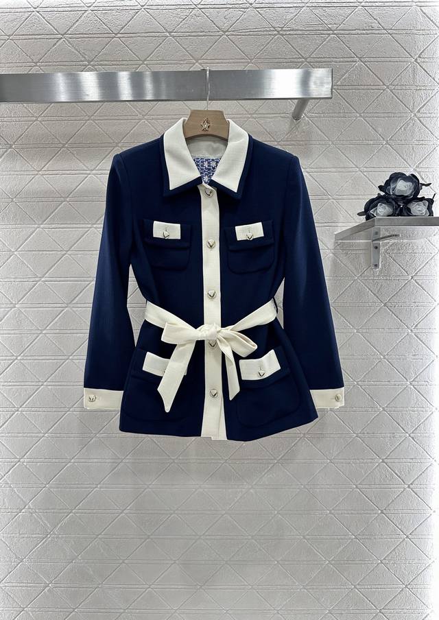 Valentin*2025新品上架 翻领撞色廓形腰带西装 定制Yb进口醋酸材质 质感光泽 高级舒适 醋酸材质特性免熨烫不易皱 翻领垫肩西装 裁剪廓形流畅 翻折领
