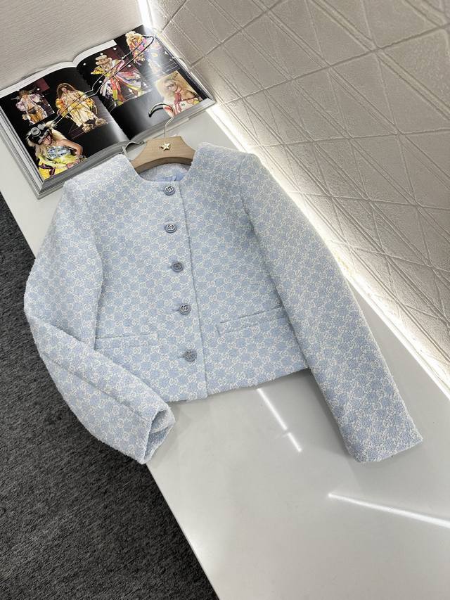 Gucc*2025新品上架 提花圆领洋装外套 定制Yb进口棉毛提花材质 质感高级 挺括有型 正肩圆领外套版型 通体菱格双G字母提花满铺 垫定简约时尚基调 同时彰