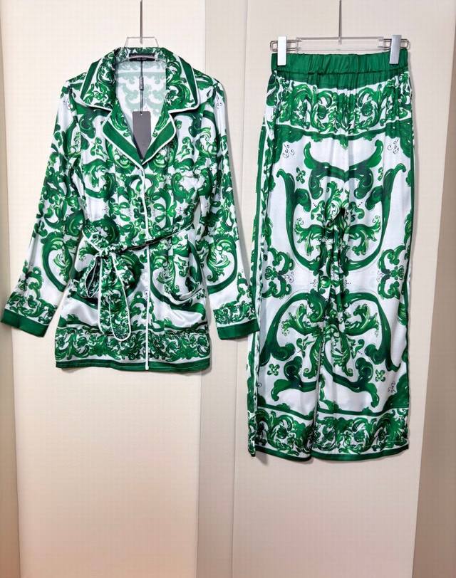 套装Dolce&Gabbana杜嘉班纳 新款女士 地中海青花瓷印花居家服睡衣风套装 衬衫＋休闲长裤 两件套配腰带 Smlxl