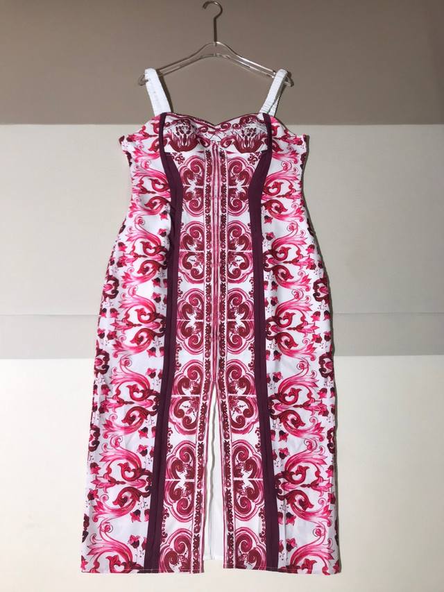 Dolce & Gabbana杜家 紧身胸衣连衣裙女士 红色青花瓷系列 红花瓷锡釉彩陶收腰包臀过膝裙子塑身吊带收腰连衣裙。Smlxl
