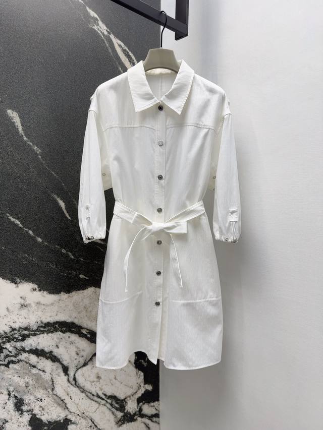 Her 25Ss 春夏新品H暗纹提花衬衫领系带连衣裙 抽束灯笼袖设计后背定位压褶处理 简约大气不失精致感 随性系上腰带上身超显瘦 进口提花棉府绸面料 人人都可以