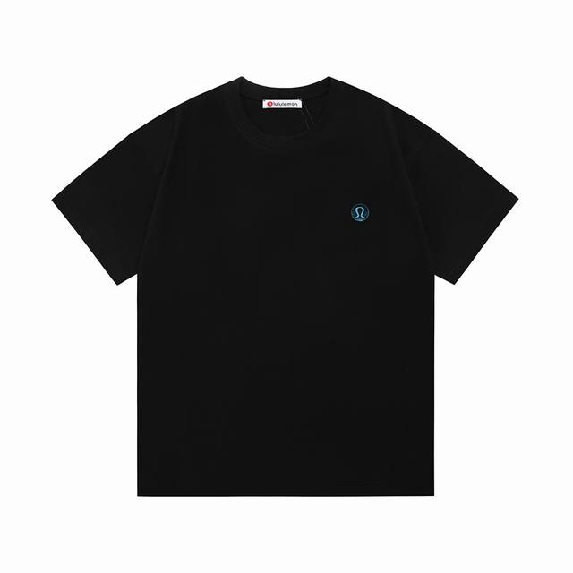 Lululemon 露露乐萌 2025新款 定制刺绣小标Logo 男女同款 短袖T恤 定制260克100％双纱纯棉面料 定染32支双股螺纹 领标吊牌主唛三标齐全