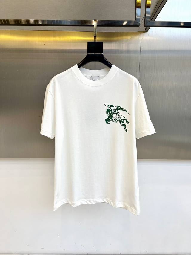 顶级版本 区别通货 2025 Burberry 巴宝莉 夏季新款 重磅推出双纱纯棉面料短袖 春夏走秀款 个性独家款式 男女同款 采用进口定制定染面料 后领锁链底