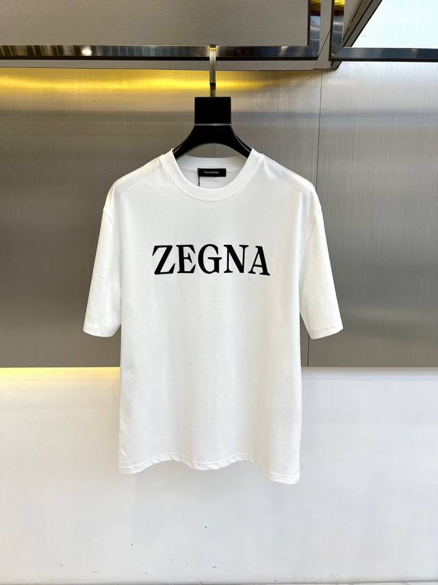 顶级版本 区别通货 2025 杰尼亚 夏季新款 重磅推出双纱纯棉面料短袖 春夏走秀款 个性独家款式 男女同款 采用进口定制定染面料 后领锁链底全包肩 过水不变形