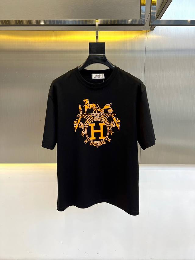 顶级版本 区别通货 2025 HermèS 爱马仕 夏季新款 重磅推出双纱纯棉面料短袖 春夏走秀款 个性独家款式 男女同款 采用进口定制定染面料 后领锁链底全包
