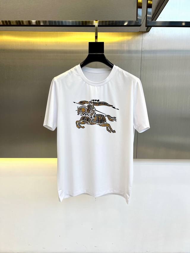 顶级版本 区别通货 2025 Burberry 巴宝莉 夏季新款 重磅推出双纱纯棉面料短袖 春夏走秀款 个性独家款式 男女同款 采用进口定制定染面料 后领锁链底