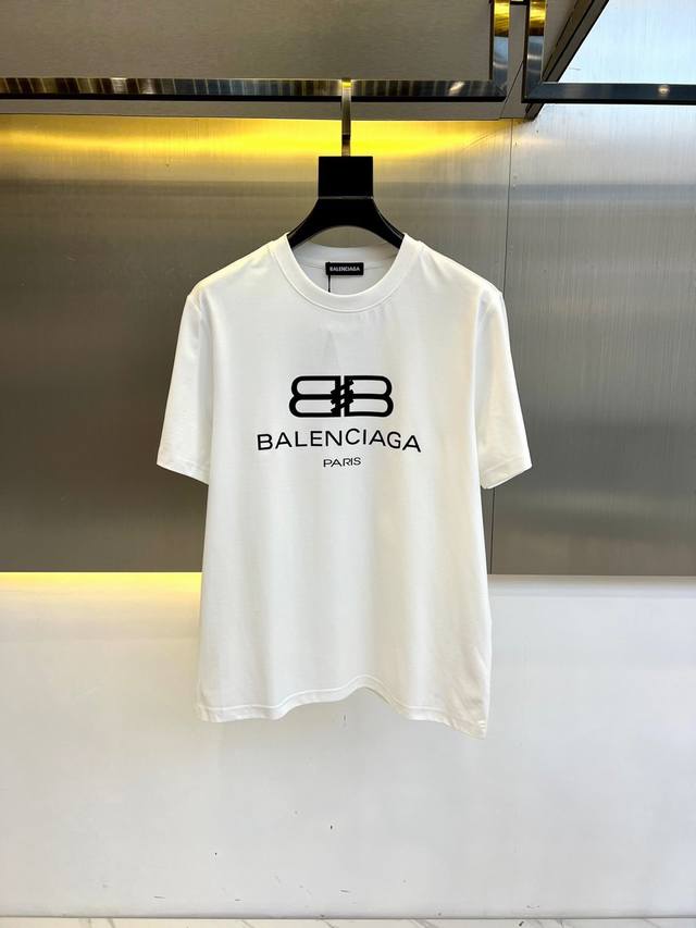 顶级版本 区别通货 2025 Balenciaga 巴黎世家 夏季新款 重磅推出双纱纯棉面料短袖 春夏走秀款 个性独家款式 男女同款 采用进口定制定染面料 后领