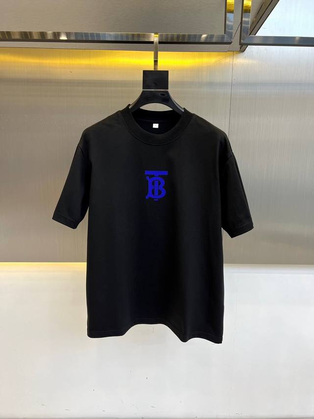 顶级版本 区别通货 2025 Burberry 巴宝莉 夏季新款 重磅推出双纱纯棉面料短袖 春夏走秀款 个性独家款式 男女同款 采用进口定制定染面料 后领锁链底
