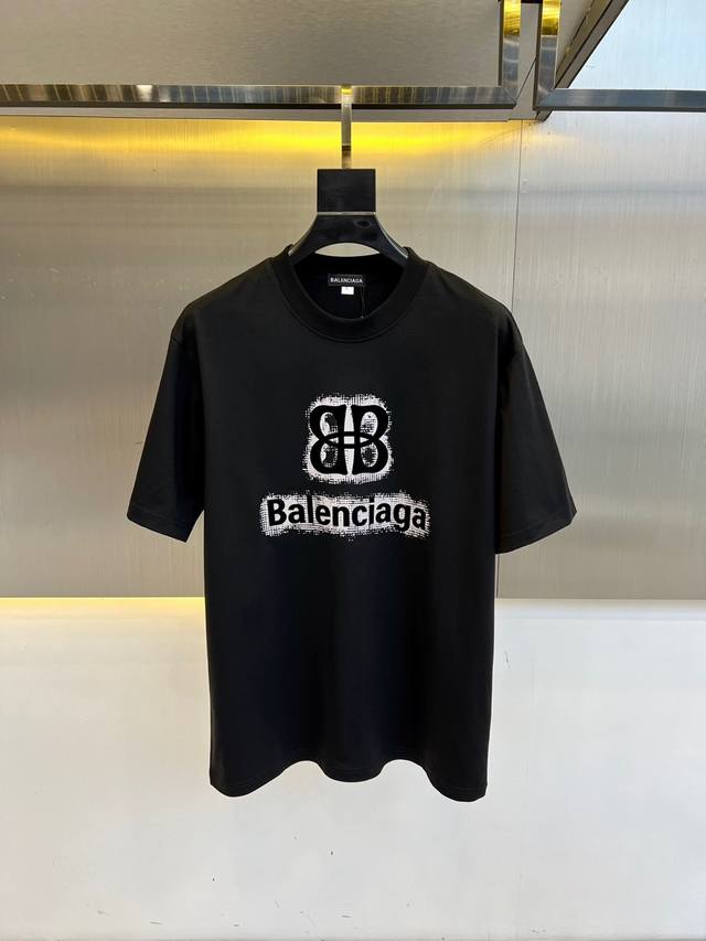 顶级版本 区别通货 2025 Balenciaga 巴黎世家 夏季新款 重磅推出双纱纯棉面料短袖 春夏走秀款 个性独家款式 男女同款 采用进口定制定染面料 后领