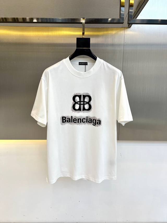 顶级版本 区别通货 2025 Balenciaga 巴黎世家 夏季新款 重磅推出双纱纯棉面料短袖 春夏走秀款 个性独家款式 男女同款 采用进口定制定染面料 后领