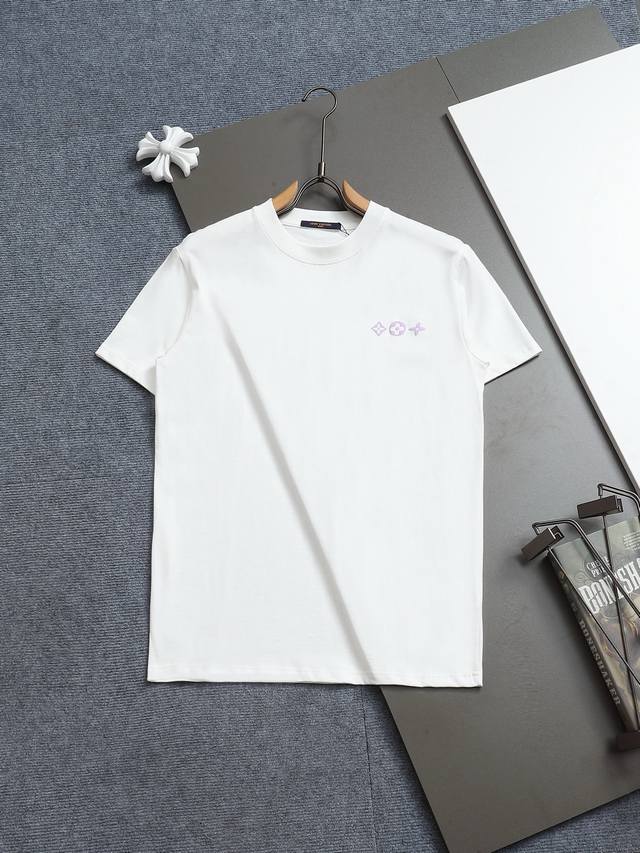 Louis Vuitton 路易威登 1V 微宽版型 Xs-L 25Ss早春新品专柜走秀款 前后幅切割圆形撞色字母印花圆领短袖T恤，男女同款！官网同步，专柜纯棉