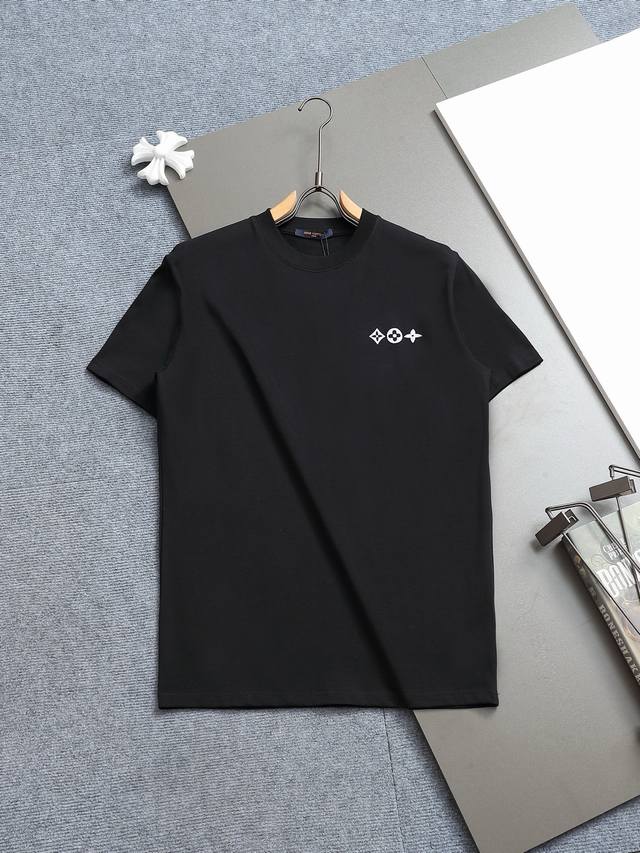 Louis Vuitton 路易威登 1V 微宽版型 Xs-L 25Ss早春新品专柜走秀款 前后幅切割圆形撞色字母印花圆领短袖T恤，男女同款！官网同步，专柜纯棉