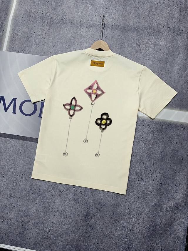 实拍 Nfc芯片感应 Louis Vuitton 路易威登 短袖T恤 Lv驴牌 手绘涂鸦短袖T恤 男女同款 面料：原版同步330克重双纱100%纯棉 超高质感，