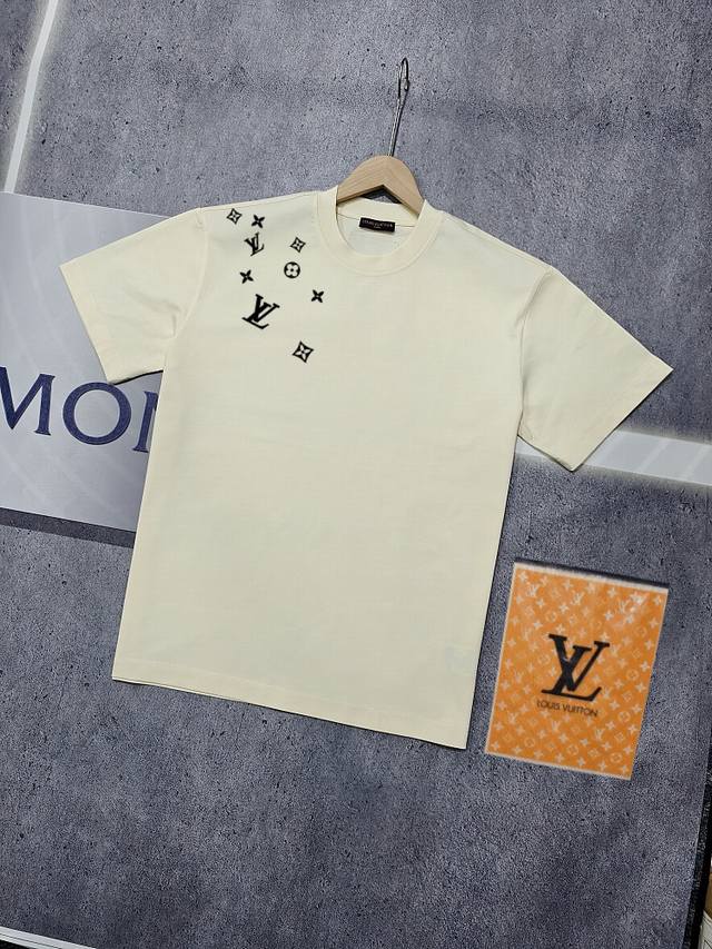实拍 Nfc芯片感应 Louis Vuitton 路易威登 短袖T恤 Lv驴牌 右肩标识Logo字母印花短袖T恤 男女同款 面料：原版同步330克重双纱100%