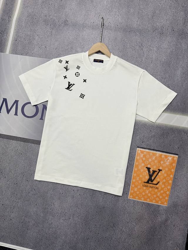 实拍 Nfc芯片感应 Louis Vuitton 路易威登 短袖T恤 Lv驴牌 右肩标识Logo字母印花短袖T恤 男女同款 面料：原版同步330克重双纱100%