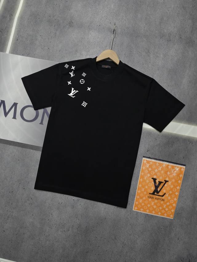实拍 Nfc芯片感应 Louis Vuitton 路易威登 短袖T恤 Lv驴牌 右肩标识Logo字母印花短袖T恤 男女同款 面料：原版同步330克重双纱100%