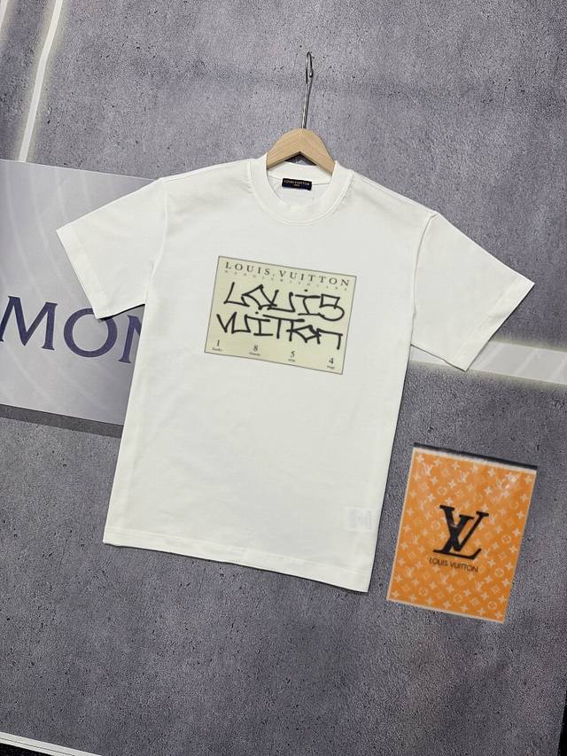 实拍 Nfc芯片感应 Louis Vuitton 路易威登 短袖T恤 Lv 1854字母Logo标识图案印花短袖T恤 男女同款 面料：原版同步330克重双纱10