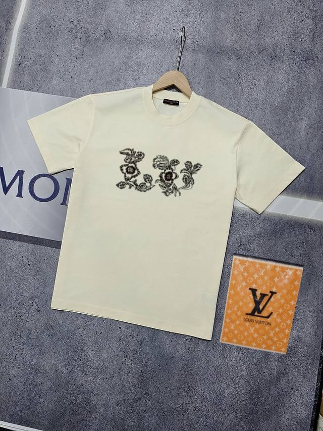 实拍 Nfc芯片感应 Louis Vuitton 路易威登 短袖T恤 Lv 花卉Logo字母标识图案印花短袖T恤 男女同款 面料：原版同步330克重双纱100%