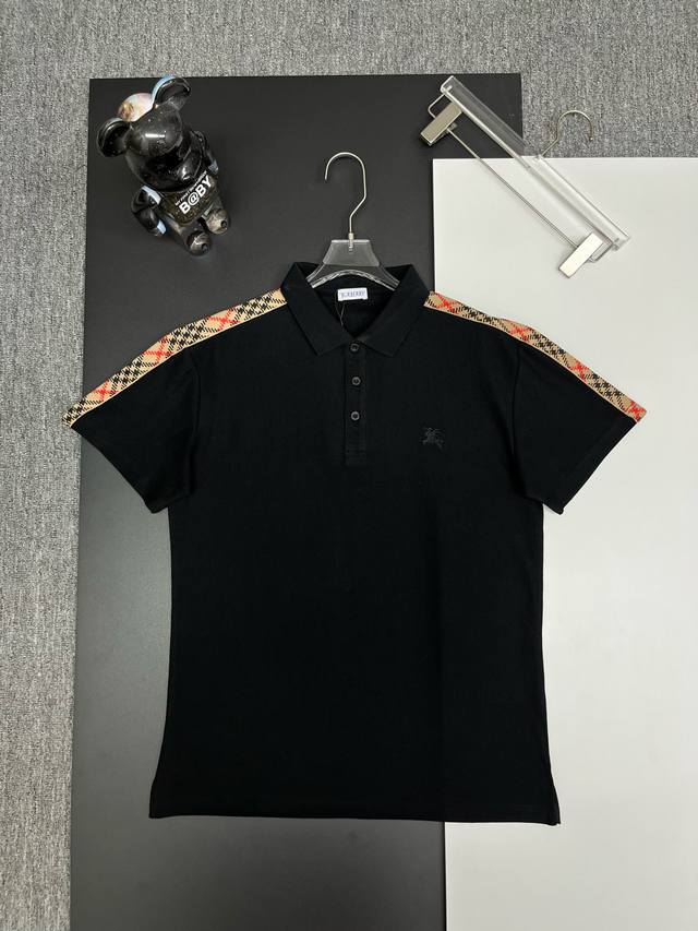 Burberry 巴宝莉格纹织带战马刺绣新款Polo衫 原版面料 官方同款 采用210克纯棉珠地面料，定制 同缸染面料 手感非常舒服爽滑 版型挺阔有型 一线品牌